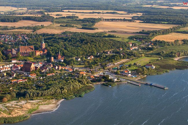 Frombork, miasto widoczne od strony Zalewu Wislanego. EU, PL, Warm-Maz. Lotnicze.